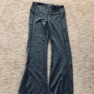 Athleta Women’s Mottled Black Yoga pants size MP
